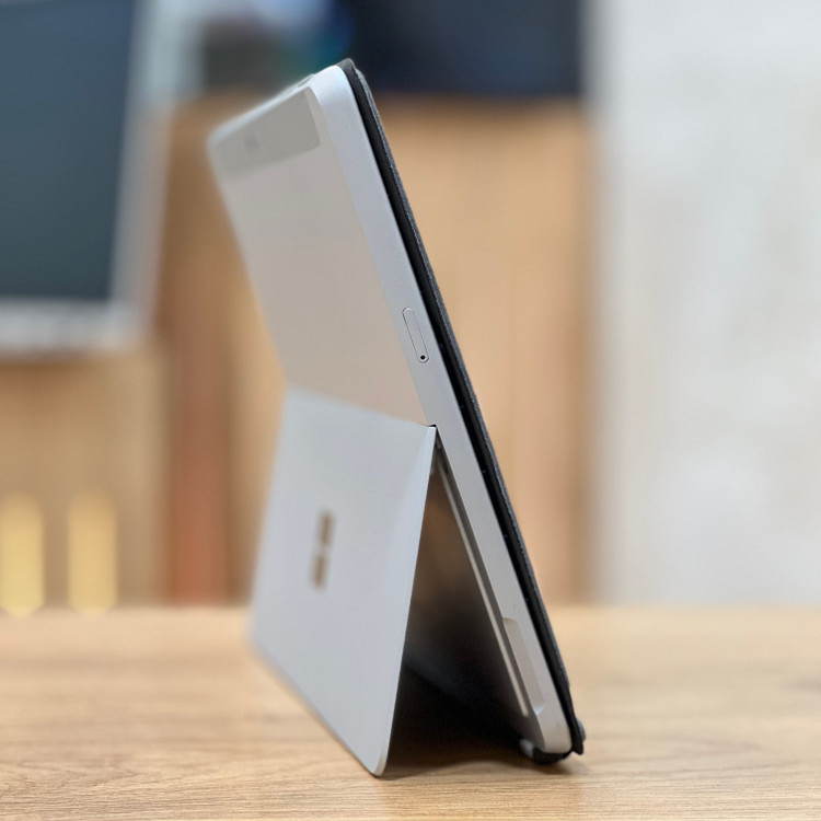 لپتاپ استوک ۱۰.۵ اینچی سرفیس مدل Surface Pro Go 2 M3 8100Y 8GB DDR4 128GB SSD intel UHD