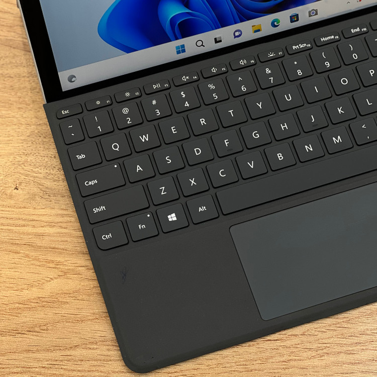 لپتاپ استوک ۱۰.۵ اینچی سرفیس مدل Surface Pro Go 2 M3 8100Y 8GB DDR4 128GB SSD intel UHD