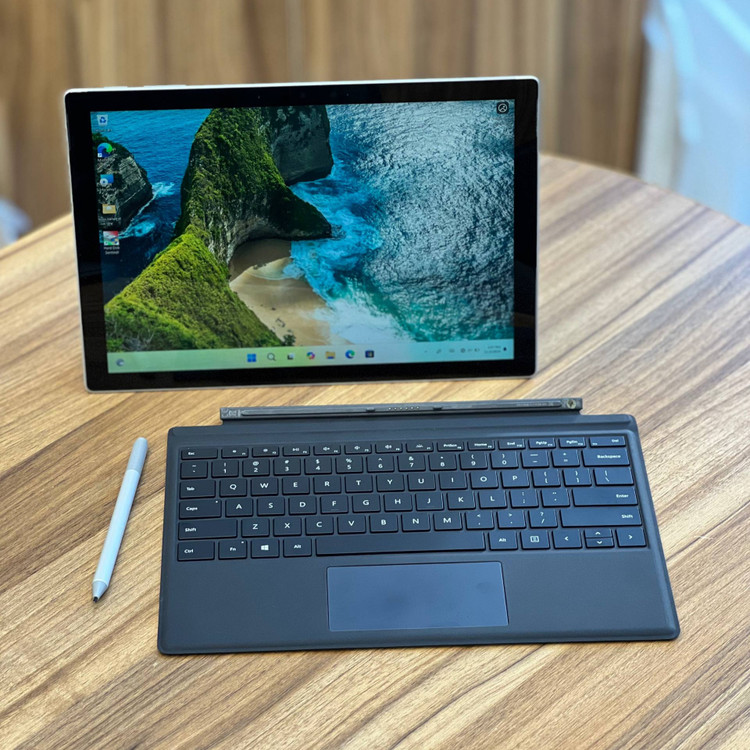 لپتاپ استوک ۱2.3 اینچی سرفیس مدل Surface Pro 7 i5 1035G4 8GB DDR4 256GB SSD Intel Iris Plus