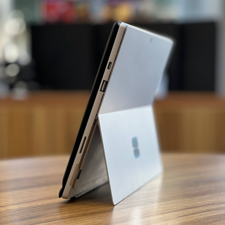 لپتاپ استوک ۱2.3 اینچی سرفیس مدل Surface Pro 7 i5 1035G4 8GB DDR4 256GB SSD Intel Iris Plus